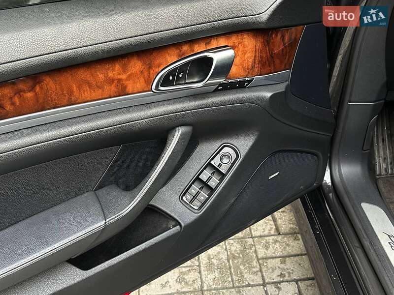 Фастбэк Porsche Panamera 2012 в Киеве