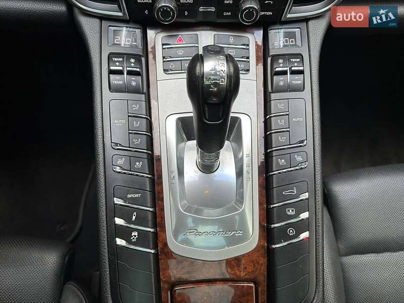 Фастбэк Porsche Panamera 2012 в Киеве
