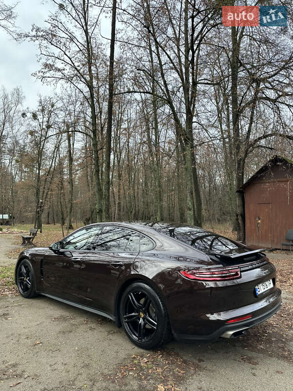 Фастбек Porsche Panamera 2017 в Києві