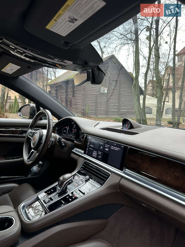 Фастбек Porsche Panamera 2017 в Києві