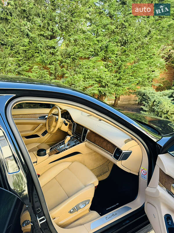 Фастбэк Porsche Panamera 2010 в Одессе