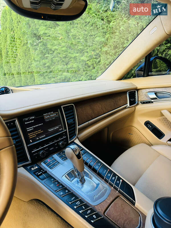 Фастбэк Porsche Panamera 2010 в Одессе