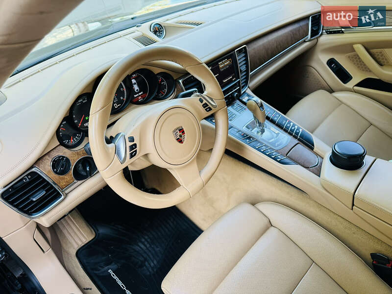 Фастбэк Porsche Panamera 2010 в Одессе