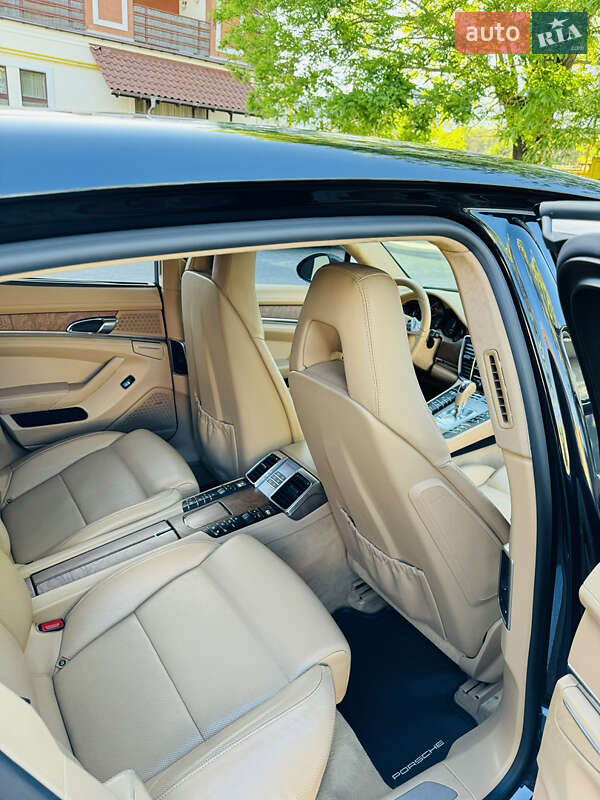 Фастбэк Porsche Panamera 2010 в Одессе