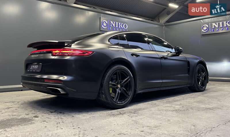 Фастбэк Porsche Panamera 2017 в Киеве