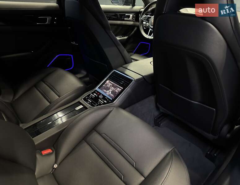 Фастбэк Porsche Panamera 2017 в Киеве