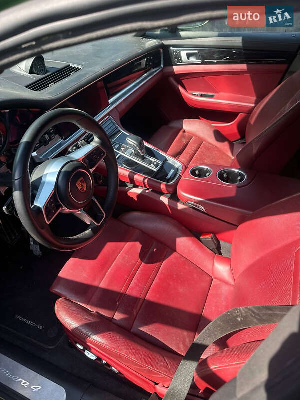 Фастбек Porsche Panamera 2020 в Києві