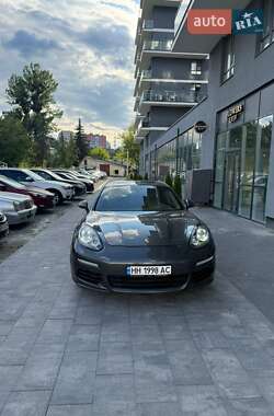 Фастбек Porsche Panamera 2014 в Львові
