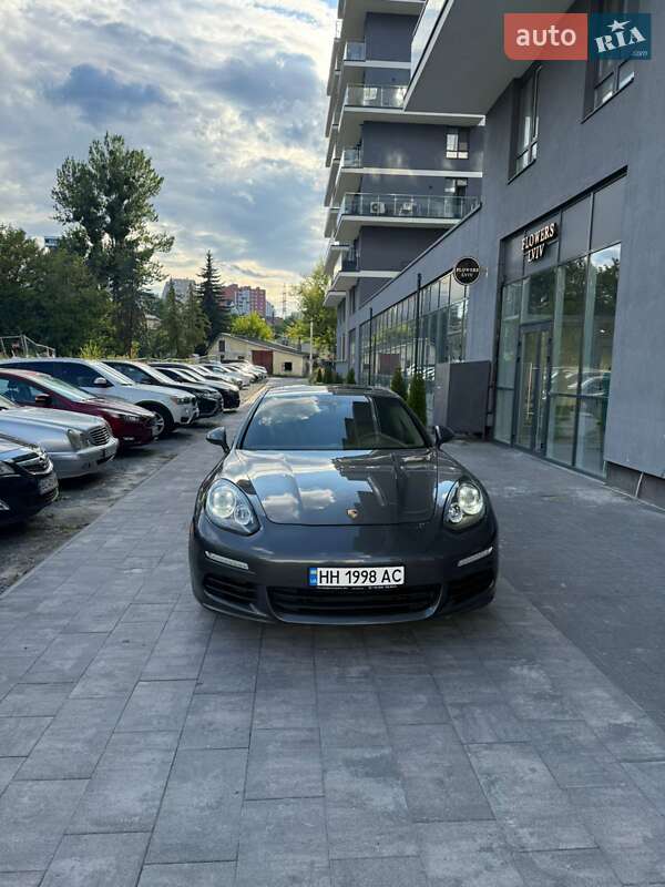 Фастбек Porsche Panamera 2014 в Львові фото Фастбек Porsche Panamera 2014 в Львові