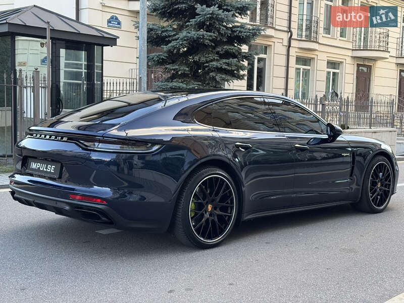 Фастбек Porsche Panamera 2020 в Києві