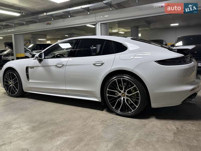 Фастбэк Porsche Panamera 2023 в Киеве фото 17 Фастбэк Porsche Panamera 2023 в Киеве