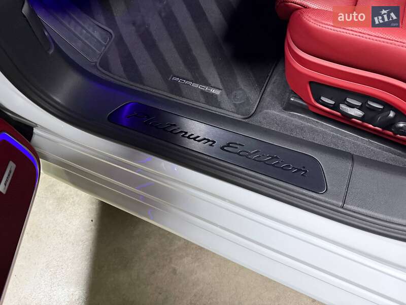 Фастбэк Porsche Panamera 2023 в Киеве фото 45 Фастбэк Porsche Panamera 2023 в Киеве