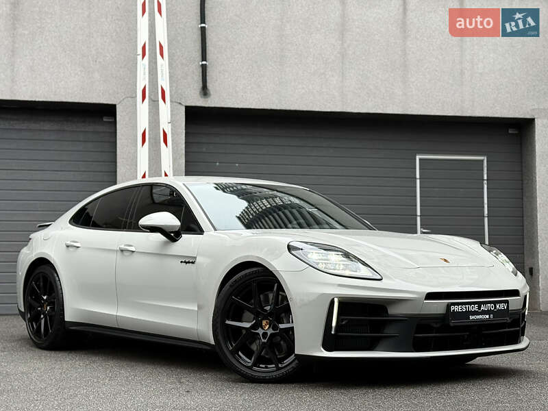 Фастбэк Porsche Panamera 2024 в Киеве