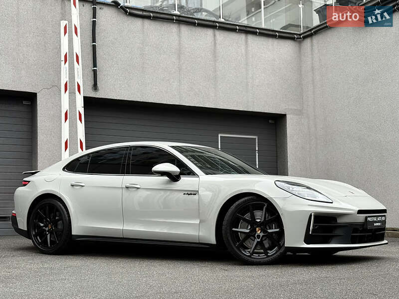 Фастбэк Porsche Panamera 2024 в Киеве