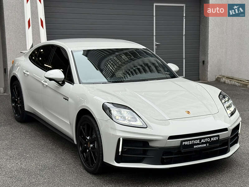 Фастбэк Porsche Panamera 2024 в Киеве