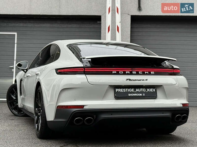 Фастбэк Porsche Panamera 2024 в Киеве