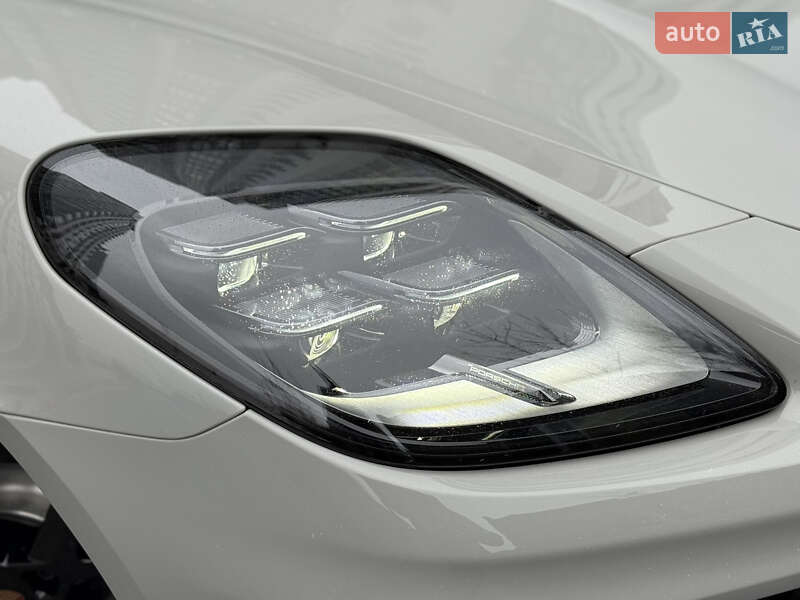 Фастбэк Porsche Panamera 2024 в Киеве