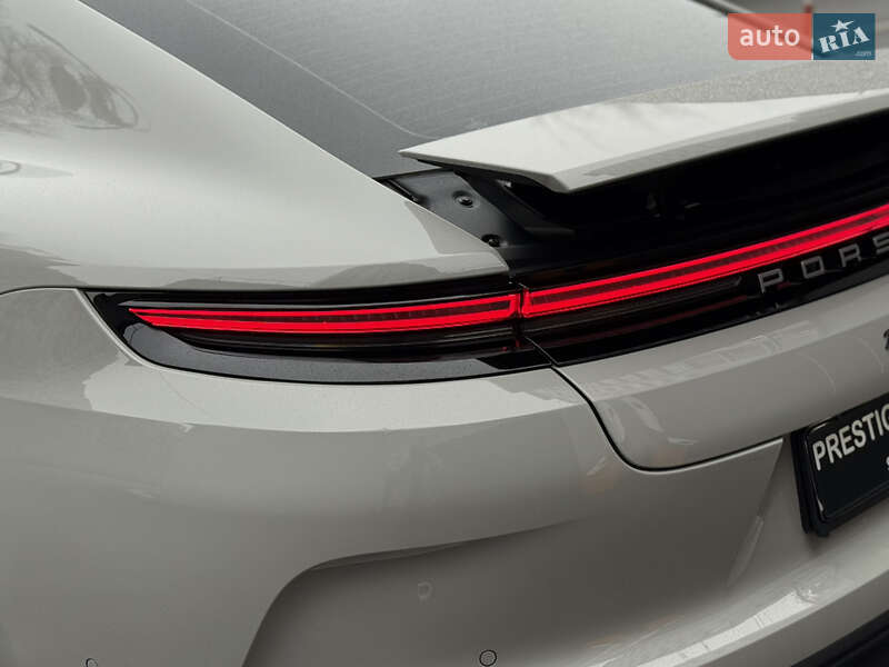 Фастбэк Porsche Panamera 2024 в Киеве