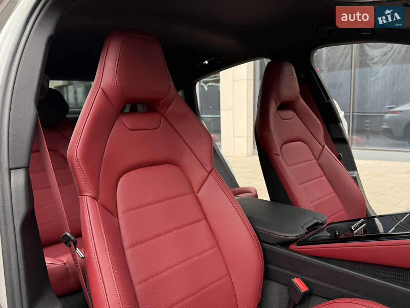 Фастбэк Porsche Panamera 2024 в Киеве