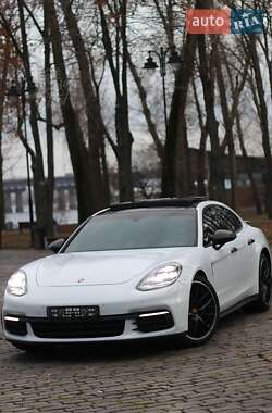 Фастбэк Porsche Panamera 2017 в Киеве
