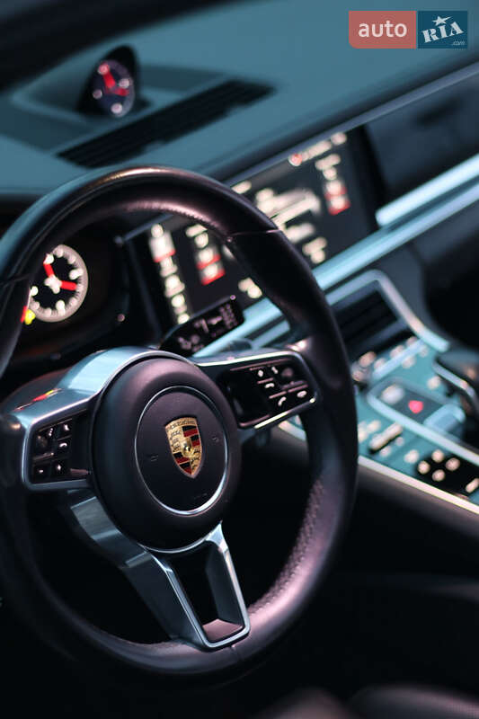 Фастбэк Porsche Panamera 2017 в Киеве фото 15 Фастбэк Porsche Panamera 2017 в Киеве