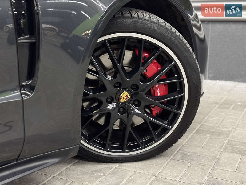 Фастбек Porsche Panamera 2023 в Києві