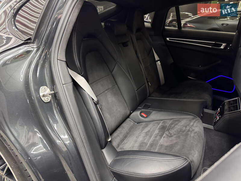 Фастбек Porsche Panamera 2023 в Києві