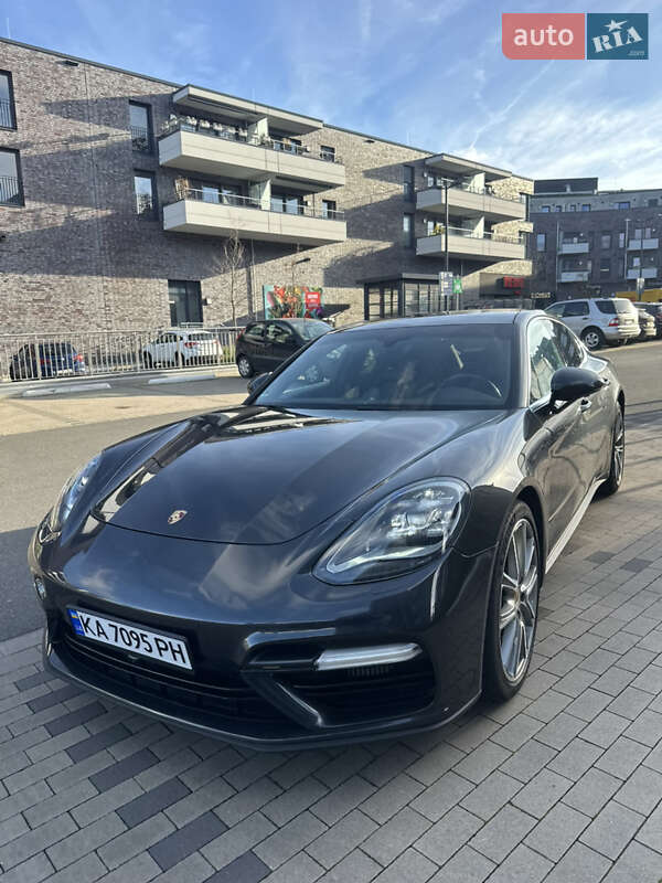 Фастбэк Porsche Panamera 2017 в Львове