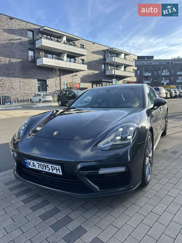 Фастбэк Porsche Panamera 2017 в Львове