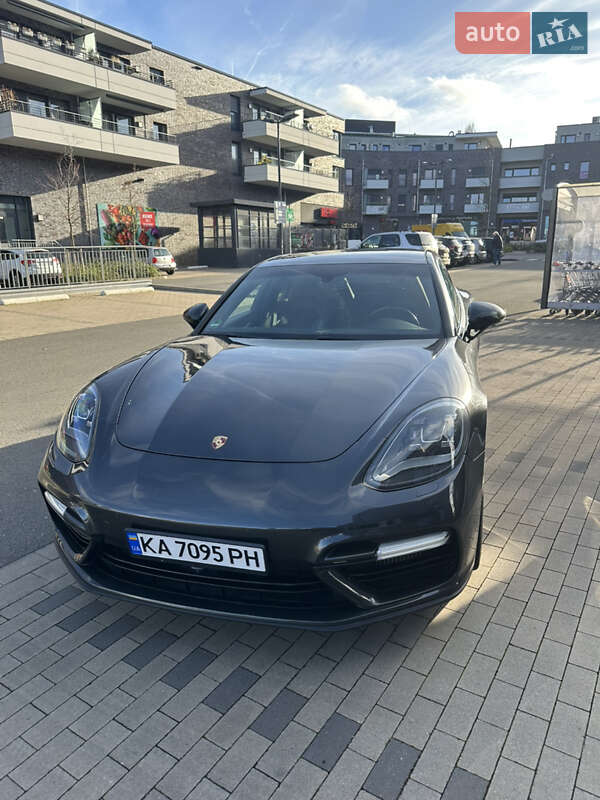 Фастбэк Porsche Panamera 2017 в Львове