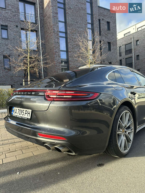 Фастбэк Porsche Panamera 2017 в Львове