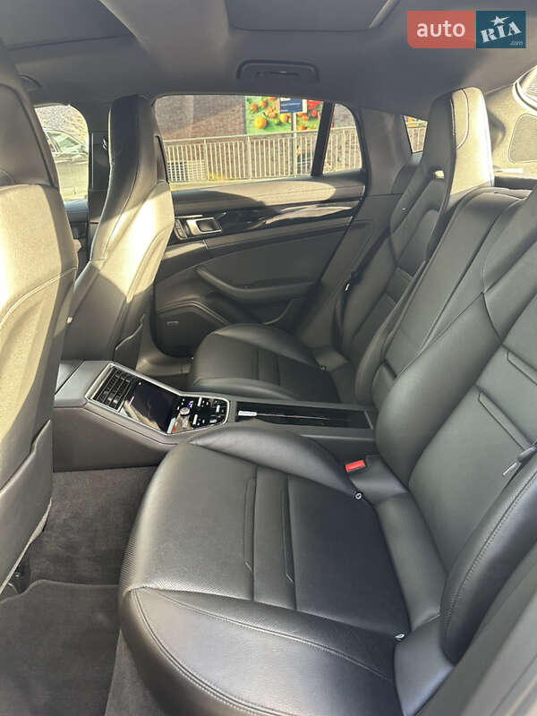 Фастбэк Porsche Panamera 2017 в Львове