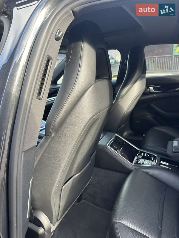 Фастбэк Porsche Panamera 2017 в Львове