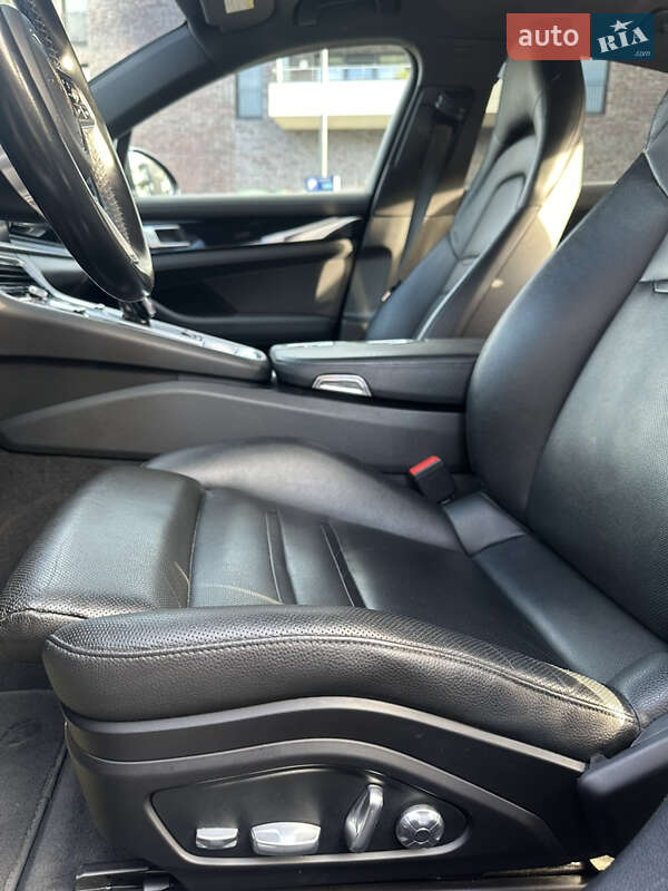 Фастбэк Porsche Panamera 2017 в Львове