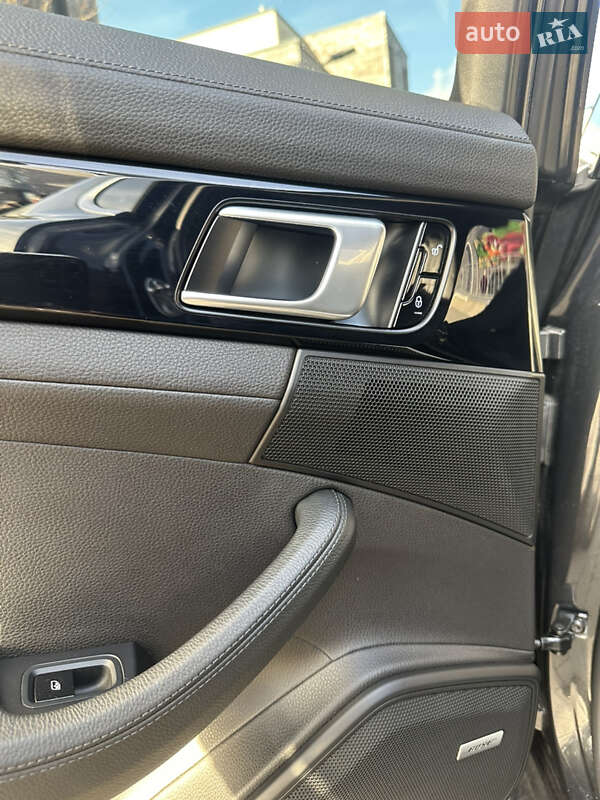 Фастбэк Porsche Panamera 2017 в Львове