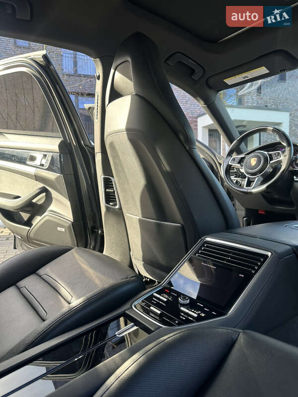 Фастбэк Porsche Panamera 2017 в Львове