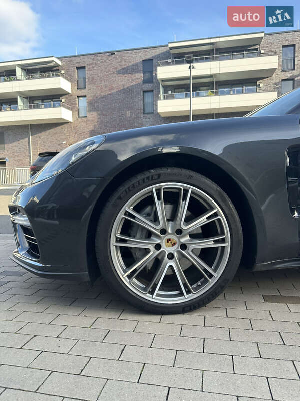 Фастбэк Porsche Panamera 2017 в Львове