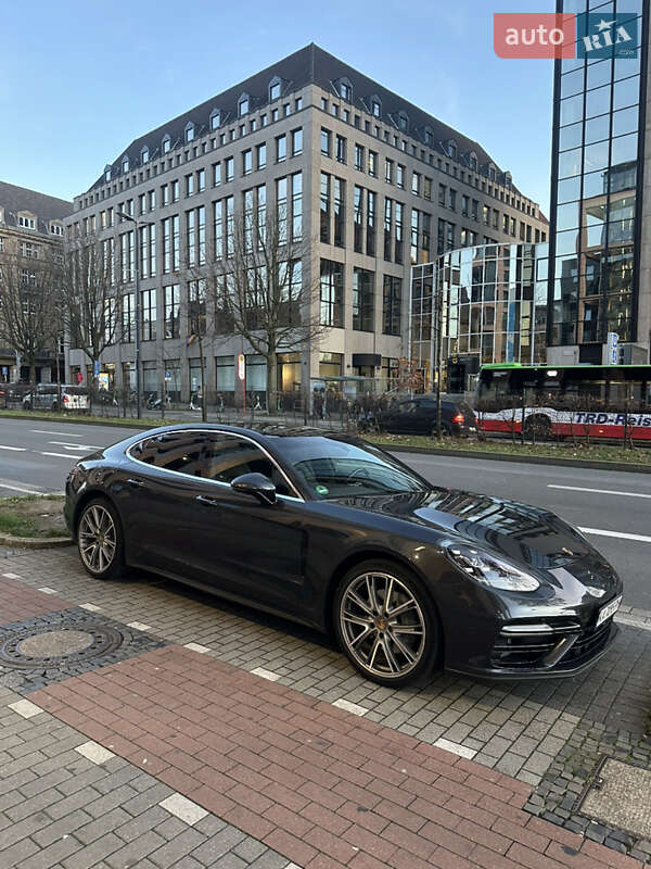 Фастбэк Porsche Panamera 2017 в Львове