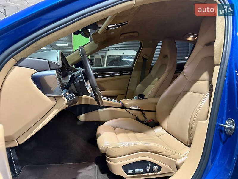 Фастбэк Porsche Panamera 2017 в Киеве фото 6 Фастбэк Porsche Panamera 2017 в Киеве