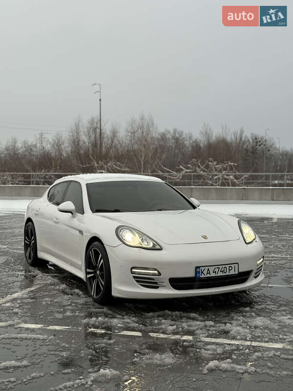 Фастбэк Porsche Panamera 2010 в Киеве