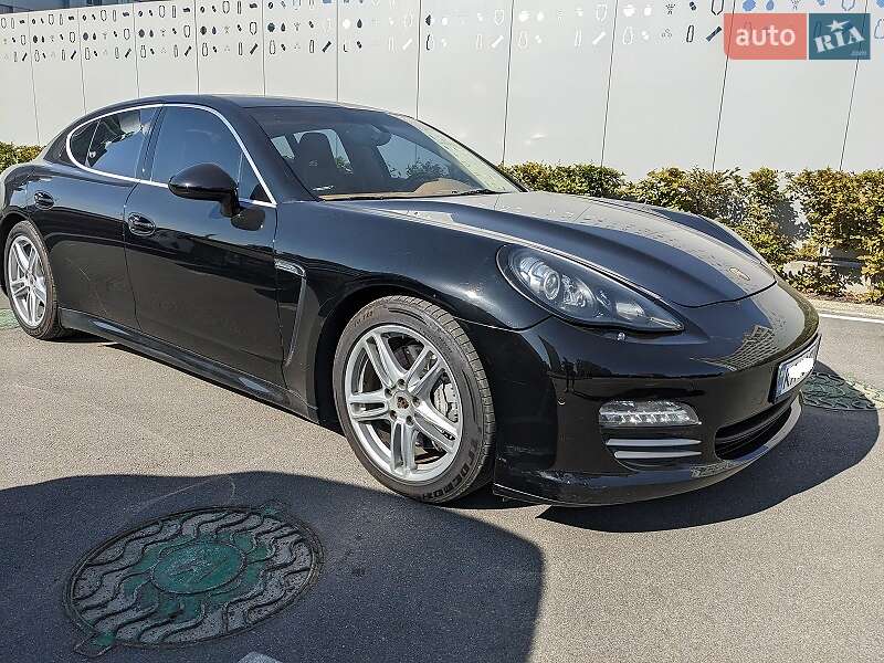 Фастбек Porsche Panamera 2011 в Києві