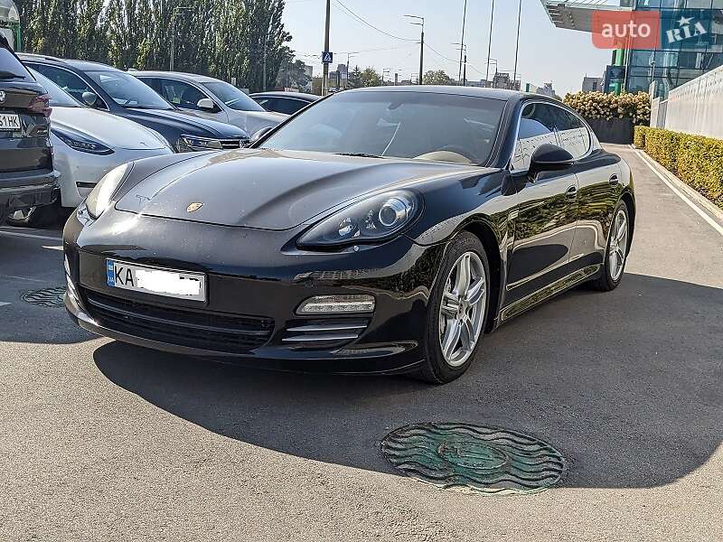 Фастбек Porsche Panamera 2011 в Києві