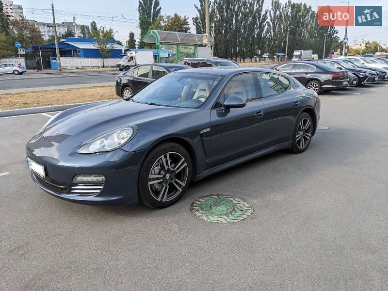 Фастбек Porsche Panamera 2010 в Києві