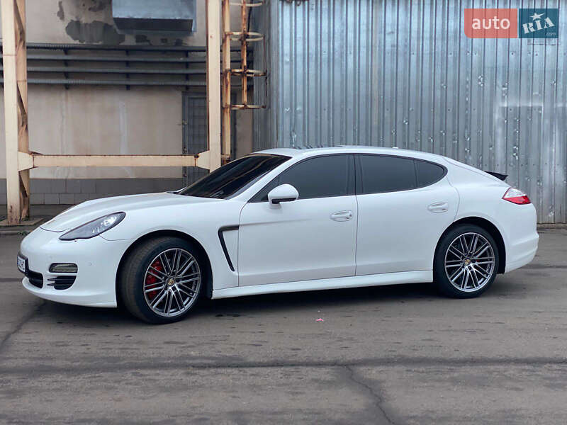 Фастбек Porsche Panamera 2010 в Кривому Розі