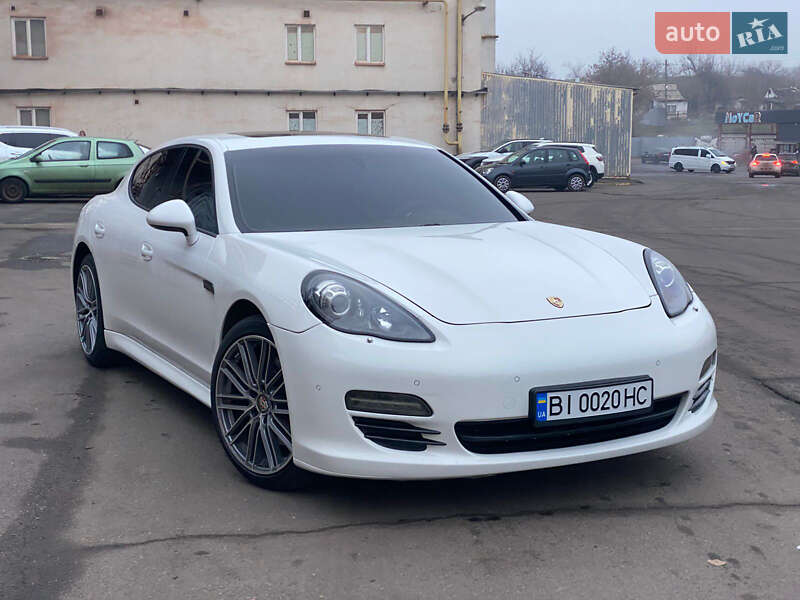 Фастбек Porsche Panamera 2010 в Кривому Розі