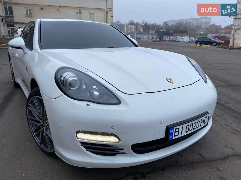 Фастбек Porsche Panamera 2010 в Кривому Розі