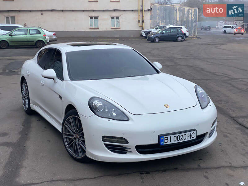 Фастбек Porsche Panamera 2010 в Кривому Розі