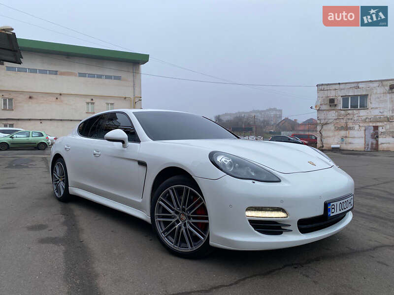 Фастбек Porsche Panamera 2010 в Кривому Розі
