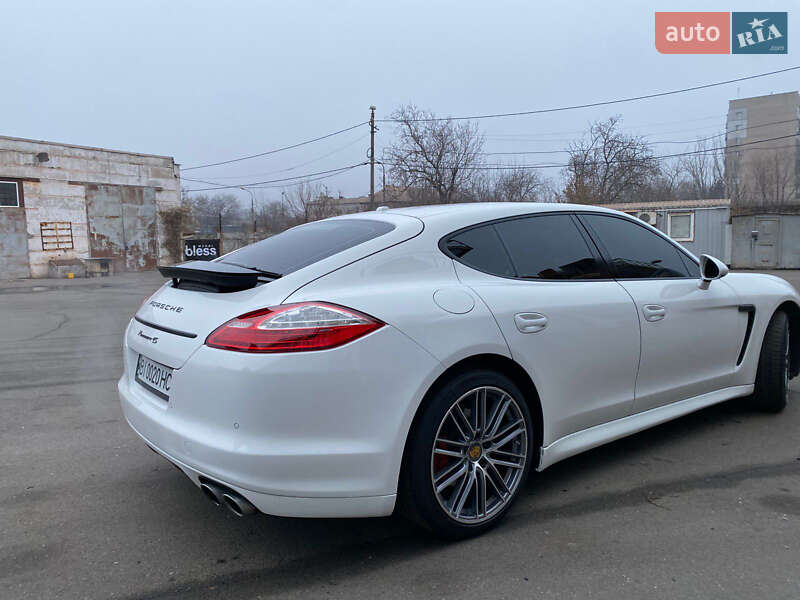 Фастбек Porsche Panamera 2010 в Кривому Розі