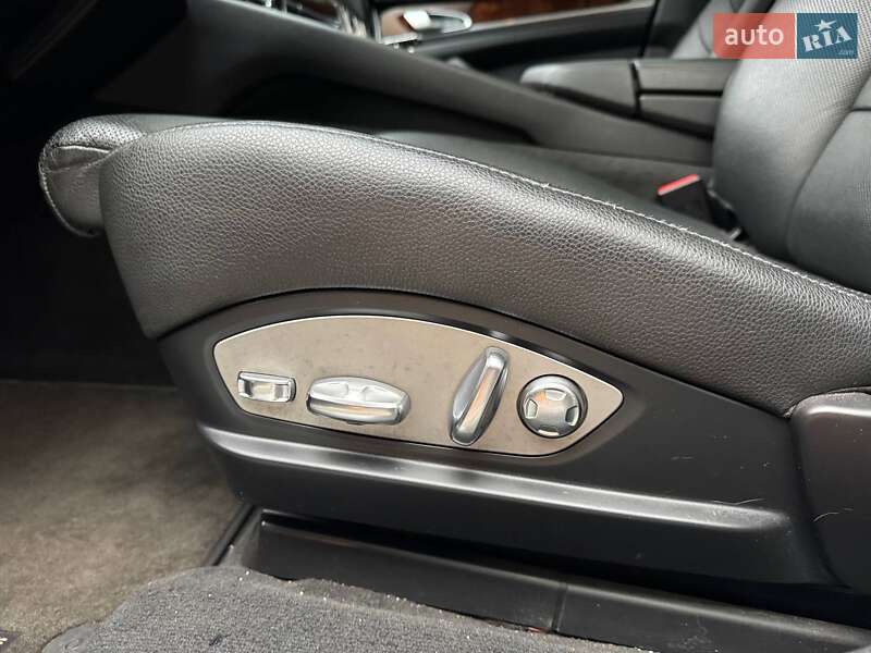 Фастбек Porsche Panamera 2012 в Києві фото 28 Фастбек Porsche Panamera 2012 в Києві